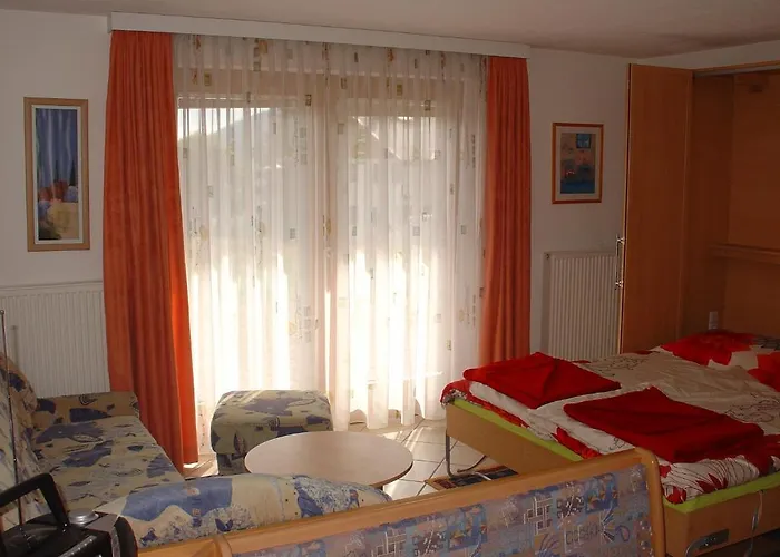 罗斯西之家酒店 *